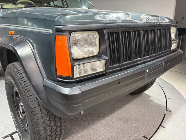 ジープ・チェロキー スポーツ　前期スポーツ・４ＷＤ・Ｂｌｕｅｔｏｏｔｈオーディオ・２インチリフトアップ・モスグリーン・背面タイヤ（41枚目）