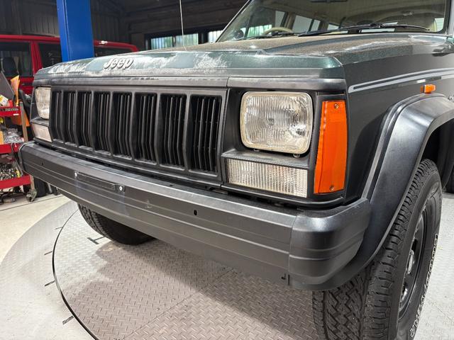 ジープ・チェロキー スポーツ　前期スポーツ・４ＷＤ・Ｂｌｕｅｔｏｏｔｈオーディオ・２インチリフトアップ・モスグリーン・背面タイヤ（43枚目）