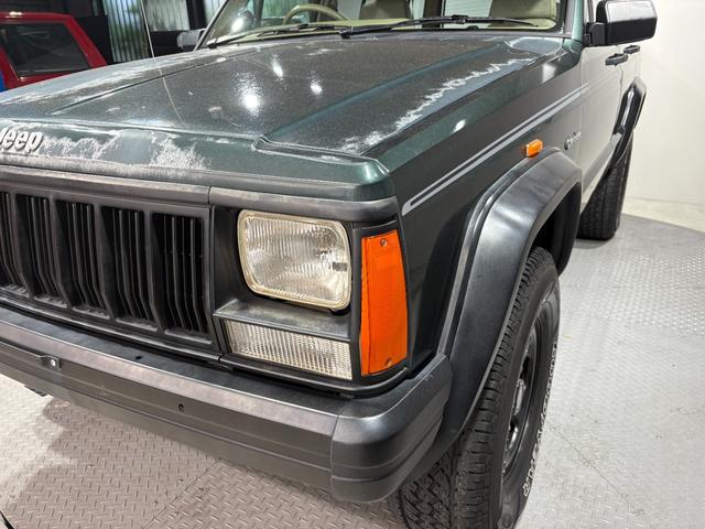 ジープ・チェロキー スポーツ　前期スポーツ・４ＷＤ・Ｂｌｕｅｔｏｏｔｈオーディオ・２インチリフトアップ・モスグリーン・背面タイヤ（47枚目）
