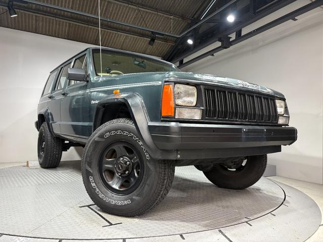 ジープ・チェロキー スポーツ　前期スポーツ・４ＷＤ・Ｂｌｕｅｔｏｏｔｈオーディオ・２インチリフトアップ・モスグリーン・背面タイヤ（49枚目）