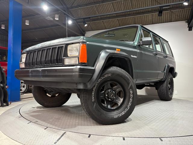 ジープ・チェロキー スポーツ　前期スポーツ・４ＷＤ・Ｂｌｕｅｔｏｏｔｈオーディオ・２インチリフトアップ・モスグリーン・背面タイヤ（50枚目）
