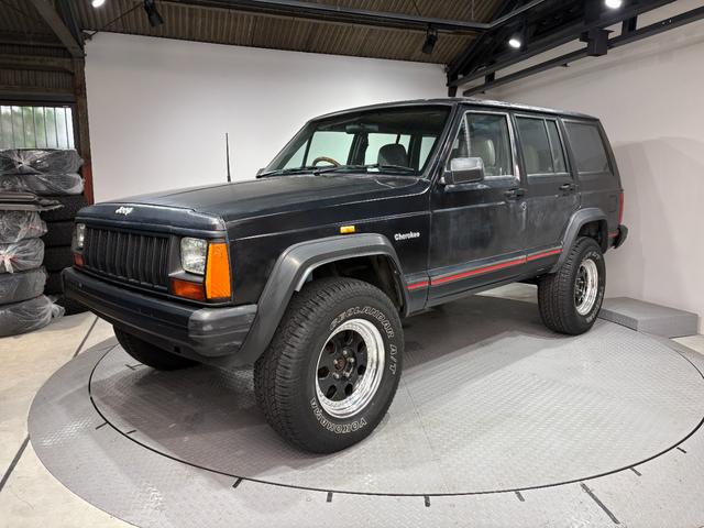 ジープ・チェロキー スポーツ 前期スポーツ・4WD・momoステアリング・リフトアップ・・ブラック・背面タイヤ(7枚目)