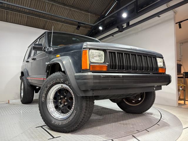 ジープ・チェロキー スポーツ 前期スポーツ・4WD・momoステアリング・リフトアップ・・ブラック・背面タイヤ(49枚目)