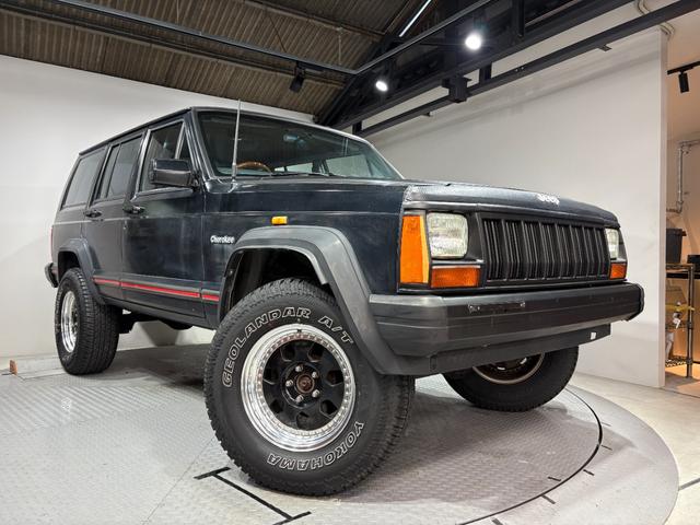 ジープ・チェロキー スポーツ 前期スポーツ・4WD・momoステアリング・リフトアップ・・ブラック・背面タイヤ(51枚目)