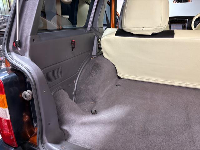 ジープ・チェロキー スポーツ　【チェロキー（ＸＪ・７ＭＸ）専門店】後期スポーツ・４ＷＤ・フロントカメラ・サイドカメラ・デジタルインナーミラー兼ドラレコ・リヤカメラ・２インチリフトアップ・ＵＶカットフィルム・メタリックオレンジ（18枚目）