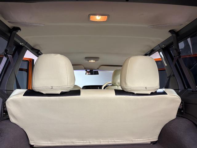 ジープ・チェロキー スポーツ　【チェロキー（ＸＪ・７ＭＸ）専門店】後期スポーツ・４ＷＤ・フロントカメラ・サイドカメラ・デジタルインナーミラー兼ドラレコ・リヤカメラ・２インチリフトアップ・ＵＶカットフィルム・メタリックオレンジ（19枚目）