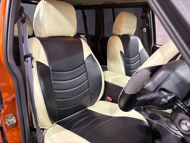 ジープ・チェロキー スポーツ　【チェロキー（ＸＪ・７ＭＸ）専門店】後期スポーツ・４ＷＤ・フロントカメラ・サイドカメラ・デジタルインナーミラー兼ドラレコ・リヤカメラ・２インチリフトアップ・ＵＶカットフィルム・メタリックオレンジ（27枚目）