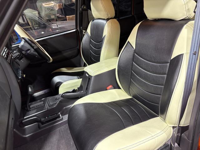 ジープ・チェロキー スポーツ　【チェロキー（ＸＪ・７ＭＸ）専門店】後期スポーツ・４ＷＤ・フロントカメラ・サイドカメラ・デジタルインナーミラー兼ドラレコ・リヤカメラ・２インチリフトアップ・ＵＶカットフィルム・メタリックオレンジ（28枚目）