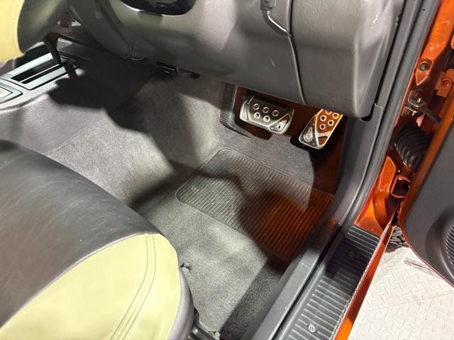 ジープ・チェロキー スポーツ　【チェロキー（ＸＪ・７ＭＸ）専門店】後期スポーツ・４ＷＤ・フロントカメラ・サイドカメラ・デジタルインナーミラー兼ドラレコ・リヤカメラ・２インチリフトアップ・ＵＶカットフィルム・メタリックオレンジ（31枚目）