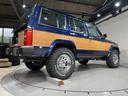 ジープ・チェロキー スポーツ　前期スポーツ・４ＷＤ・同色オールペン済・ウッドシート施工済・新品前後メッキバンパー・新品メッキグリル・新品メッキドアハンドル・ＢＦグッドリッチオールテレーンタイヤ・デイトナホイール新品・ネイビー（8枚目）