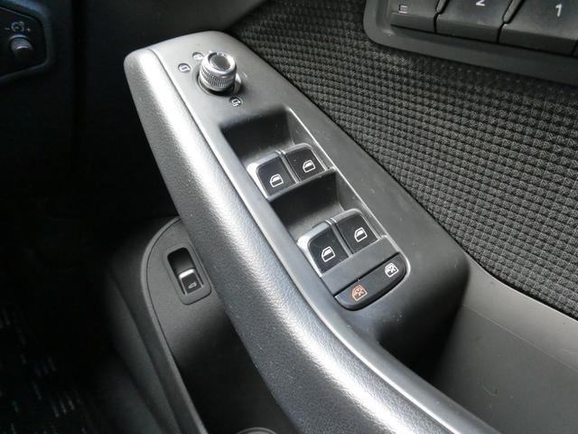 Ｑ５ ２．０ＴＦＳＩクワトロ　Ｓラインパッケージ　アダプティブクルーズコントロール　８速ティプトロニック　ハーフレザー　純正ナビ・ＴＶ・Ｂカメラ　ドラレコ　パワーバックドア　スマートキー　記録簿（69枚目）