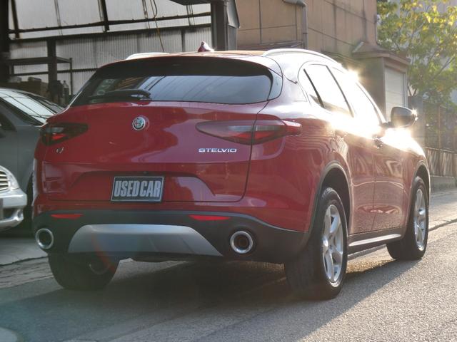 ステルヴィオ ２．２ターボ　ディーゼルＱ４　４ＷＤ　本革シート　アダプティブクルーズコントロール　パドルシフト　ディスプレイオーディオ　電動リヤゲート　スマートキー　記録簿　スペアキー（18枚目）