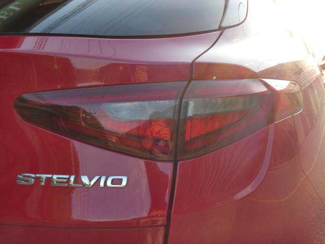 ステルヴィオ ２．２ターボ　ディーゼルＱ４　４ＷＤ　本革シート　アダプティブクルーズコントロール　パドルシフト　ディスプレイオーディオ　電動リヤゲート　スマートキー　記録簿　スペアキー（33枚目）