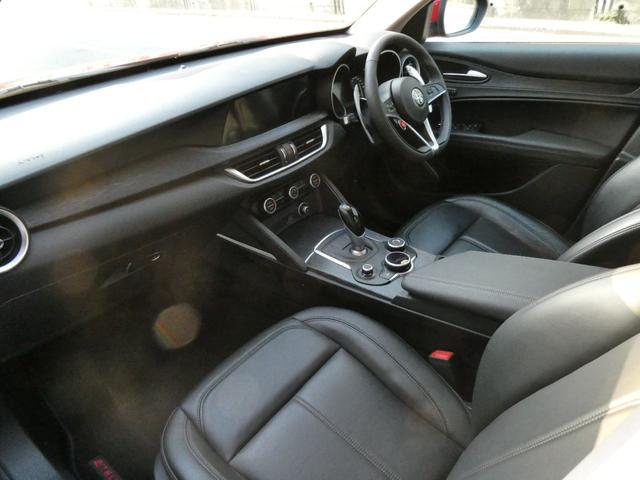 ステルヴィオ ２．２ターボ　ディーゼルＱ４　４ＷＤ　本革シート　アダプティブクルーズコントロール　パドルシフト　ディスプレイオーディオ　電動リヤゲート　スマートキー　記録簿　スペアキー（43枚目）