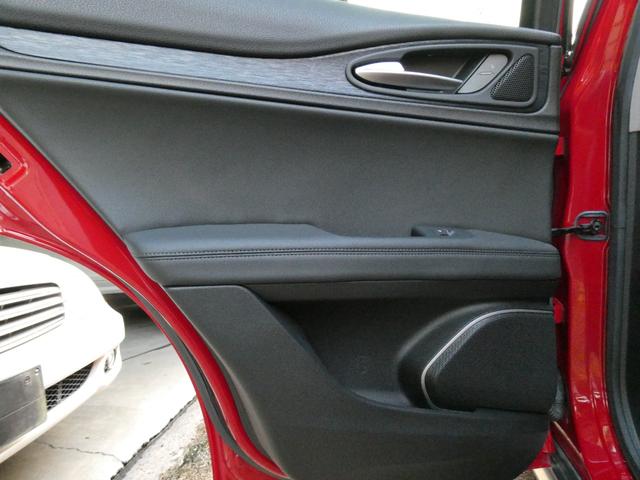 ステルヴィオ ２．２ターボ　ディーゼルＱ４　４ＷＤ　本革シート　アダプティブクルーズコントロール　パドルシフト　ディスプレイオーディオ　電動リヤゲート　スマートキー　記録簿　スペアキー（53枚目）