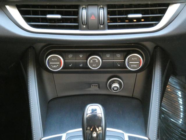 ステルヴィオ ２．２ターボ　ディーゼルＱ４　４ＷＤ　本革シート　アダプティブクルーズコントロール　パドルシフト　ディスプレイオーディオ　電動リヤゲート　スマートキー　記録簿　スペアキー（60枚目）