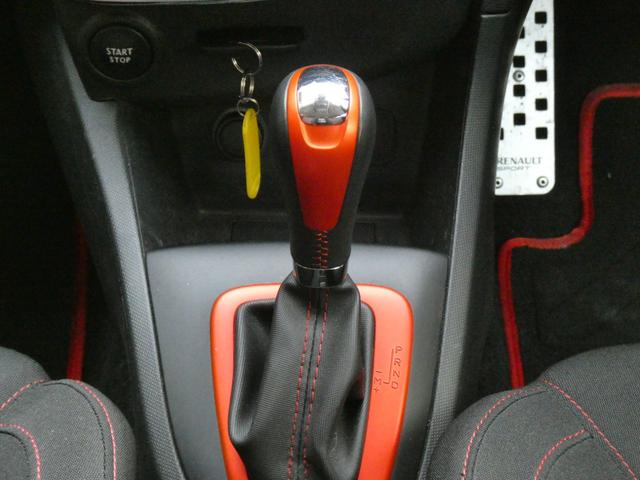 ルーテシア ルノースポール　シャシーカップ　１．６Ｌターボエンジン　ＲＳモード　純正バケットシート　ＥＴＣ　クルーズコントロール　パドルシフト　純正アルミホイル　バスフレックススピーカー（57枚目）