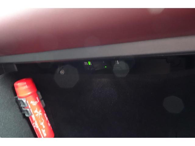 レンジローバーヴェラール ダイナミック　ＨＳＥ　Ｄ２００　スライディングパノラミックルーフ　メリディアン　インテリアライト　エアサスペンション　前席シートエアコン　後席シートヒーター　３６０度カメラ　電動リアゲート　運転席シートメモリー　ＥＴＣ２．０（43枚目）