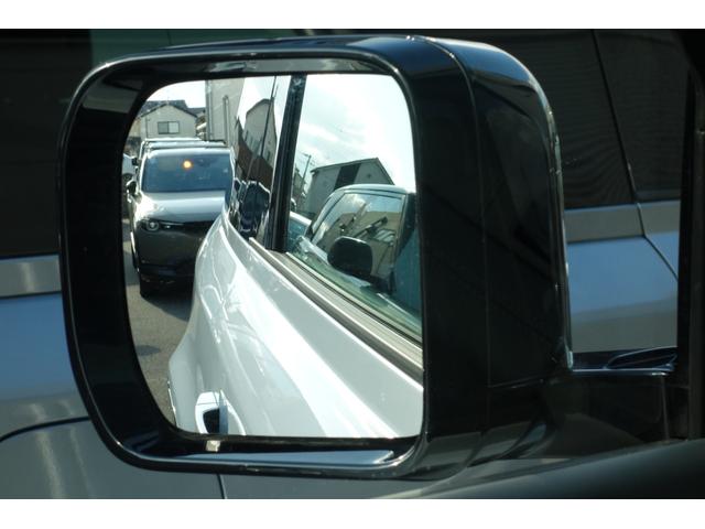 �u���C���h�X�|�b�g���j�^�[�́A�ԗ��̍��E����ɑ��݂��鎀�p�����A���^�C���ŊĎ����A���̃G���A�ɑ��̎ԗ����ڋ߂���ƌx�����o���܂��B����ɂ��h���C�o�[�͎��o�I�Ɋm�F���Â炢�ꏊ�̈��S�����m�ۂł��܂��B