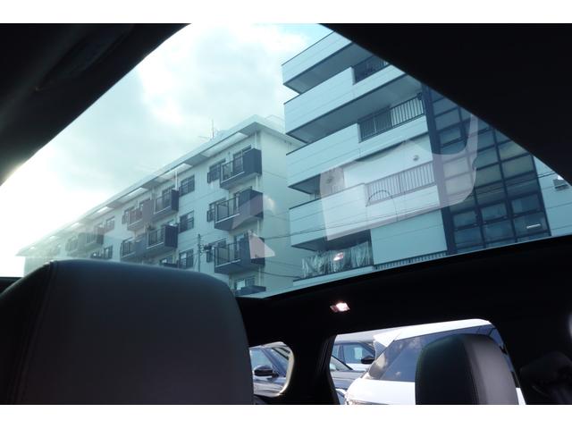 �T�����[�t�͎Ԃ̊O�ςɂ��A�N�Z���g�������邱�Ƃ��ł��܂��B���ɑ傫�ȃT�����[�t��p�m���}�T�����[�t�i�S�i�^�C�v�j�́A�Ԃ̃f�U�C���ɃX�^�C���b�V���ȗv�f��ǉ����A�ԑS�̂̍������▣�͂��������Ă܂��B