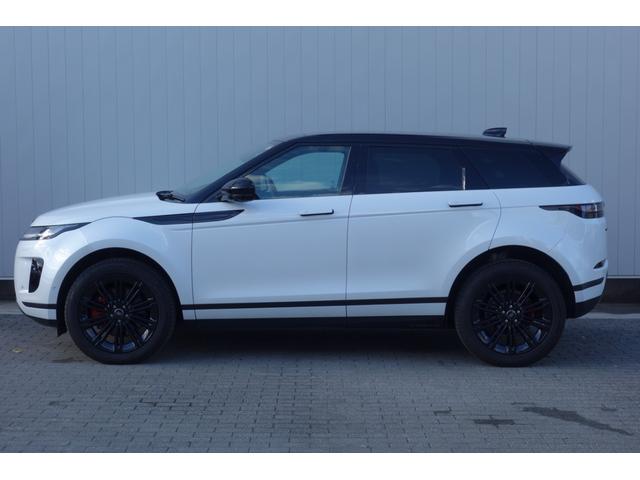 �{�f�B���C���������悤�Ɋ��炩�ŁA�G���K���g�ȃV���G�b�g����������Ă��܂��B����ł��A�͋���������Ȃ��o�����X�̎�ꂽ�f�U�C���ŁA�D�낳�ƌ��S���̗��������������܂��B