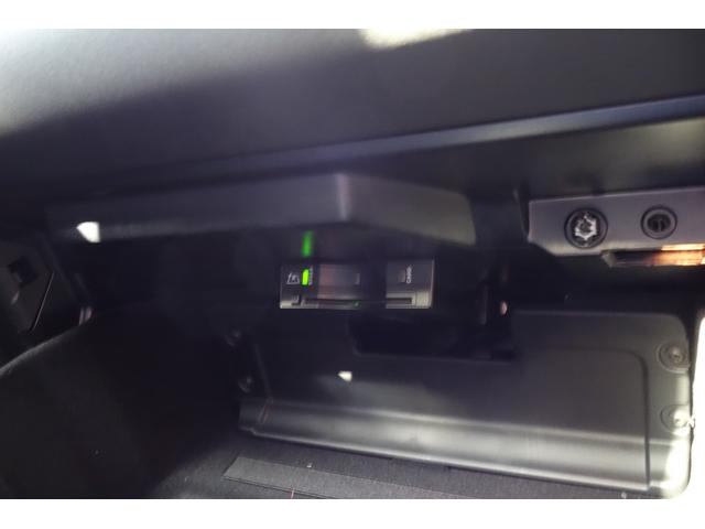 �����d�s�b�́A�ԗ����̃C���t�H�e�C�������g�V�X�e���ƘA�����邱�Ƃ������A�^�]���ɗ������◘�p�󋵂𒼐ڊm�F�ł��܂��B�킴�킴�ʓr�@��𑀍삷�邱�ƂȂ��A�V�[�����X�ɃV�X�e�����g�p�ł��܂��B