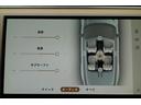 澄みきった高音から深みのある低音まで、すべての音とリズムを鮮やかに再生します。各シートの側には、ドアマウントスピーカーを配置。スムーズでクリアなサウンドをお楽しみいただけます。