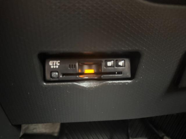 タント カスタムＲＳスタイルセレクション　両側パワスラ　純正ナビ　フルセグ　Ｂｌｕｅｔｏｏｔｈ　全周囲カメラ　ＥＴＣ　ドライブレコーダー　ＴＶキャンセラー　黒革調シートカバー　シートヒーター　オートエアコン　ＬＥＤオートライト　スマートキー（19枚目）