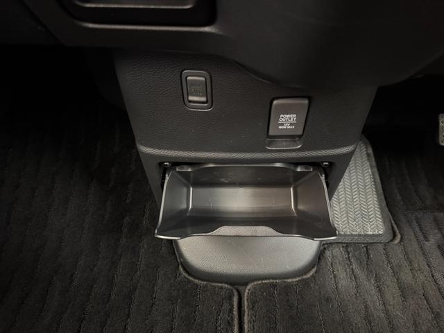 Ｎ－ＢＯＸカスタム Ｌ　スタイル＋ブラック　両側電動スライドドア　純正ナビ　Ｂｌｕｅｔｏｏｔｈ　バックカメラ　前後ドライブレコーダー　アダプティブクルーズコントロール　衝突軽減ブレーキ　シートヒーター　リアセンサー　オートエアコン　フロアマット（65枚目）