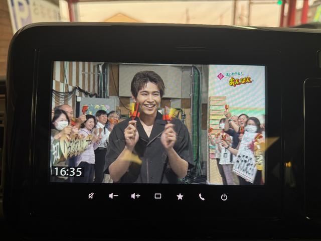 ワゴンＲスマイル ハイブリッドＸ　両側電動スライドドア　純正９インチナビ　全周囲カメラ　フルセグ　Ｂｌｕｅｔｏｏｔｈ　ヘッドアップディスプレイ　運転席シートヒーター　オートエアコン　アダプティブクルーズ　障害物センサー　フロアマット（54枚目）