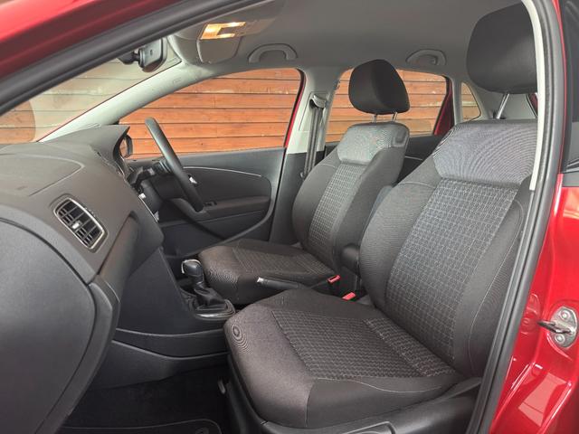 社外アルミホイールやローダウンサス・車高調・革調シートカバー・ＬＥＤヘッドライト・エアロパーツ・ナビ・バックカメラ・ＥＴＣなど社外パーツも販売・取り付け可能です。是非ご相談ください！