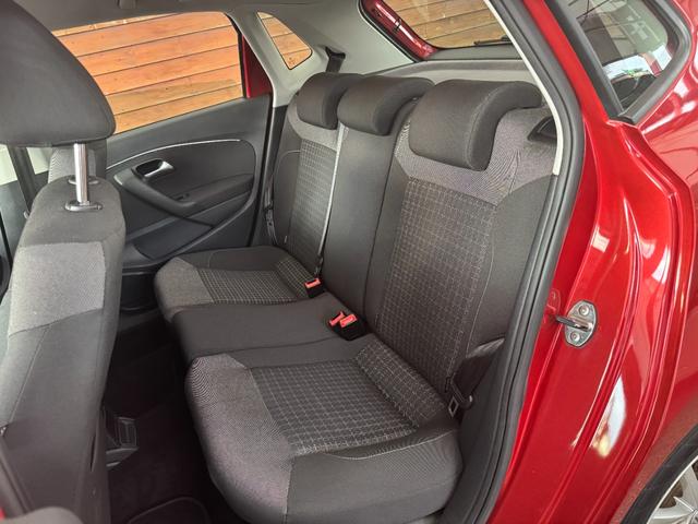 お車の車検・オイル交換・修理・鈑金塗装・ガラス修理・デントリペア・ボディコーティングなども幅広く対応しております。その際は無料で代車を貸し出し致します。車のことは何でもお任せください！