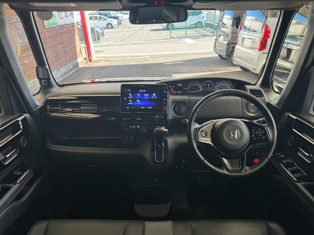 N-BOXカスタム Lターボ 純正ナビ フルセグTV Bluetooth バックカメラ ETC アダプティブクルーズコントロール シートヒーター 両側パワースライド オートエアコン ドアバイザー フロアマット(12枚目)