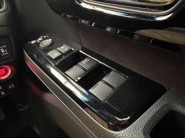 N-BOXカスタム Lターボ 純正ナビ フルセグTV Bluetooth バックカメラ ETC アダプティブクルーズコントロール シートヒーター 両側パワースライド オートエアコン ドアバイザー フロアマット(18枚目)