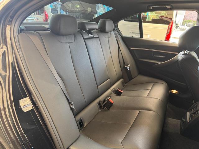 ３シリーズ ３２０ｉ　Ｍスポーツ　エディションシャドー　純正ナビ　バックカメラ　Ｂｌｕｅｔｏｏｔｈ　ＥＴＣ　レーダー　黒革シート　パワーシート　シートヒーター　アダプティブクルーズコントロール　デュアルオートエアコン　ＬＥＤオートライト（28枚目）
