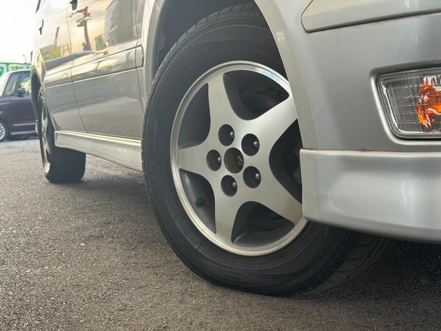 シャリオグランディス ツーリング　７人乗り　ＣＤ／ＭＤプレイヤー　ＥＴＣ　オートライト　電動格納ミラー　ルーフレール　純正１５インチアルミホイール　フロアマット（10枚目）