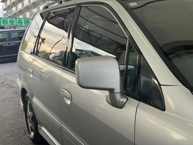 シャリオグランディス ツーリング　７人乗り　ＣＤ／ＭＤプレイヤー　ＥＴＣ　オートライト　電動格納ミラー　ルーフレール　純正１５インチアルミホイール　フロアマット（11枚目）