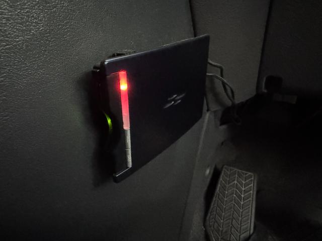 シャリオグランディス ツーリング　７人乗り　ＣＤ／ＭＤプレイヤー　ＥＴＣ　オートライト　電動格納ミラー　ルーフレール　純正１５インチアルミホイール　フロアマット（15枚目）