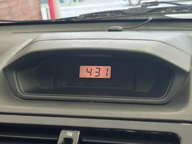 シャリオグランディス ツーリング　７人乗り　ＣＤ／ＭＤプレイヤー　ＥＴＣ　オートライト　電動格納ミラー　ルーフレール　純正１５インチアルミホイール　フロアマット（21枚目）