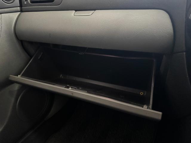 シャリオグランディス ツーリング　７人乗り　ＣＤ／ＭＤプレイヤー　ＥＴＣ　オートライト　電動格納ミラー　ルーフレール　純正１５インチアルミホイール　フロアマット（23枚目）