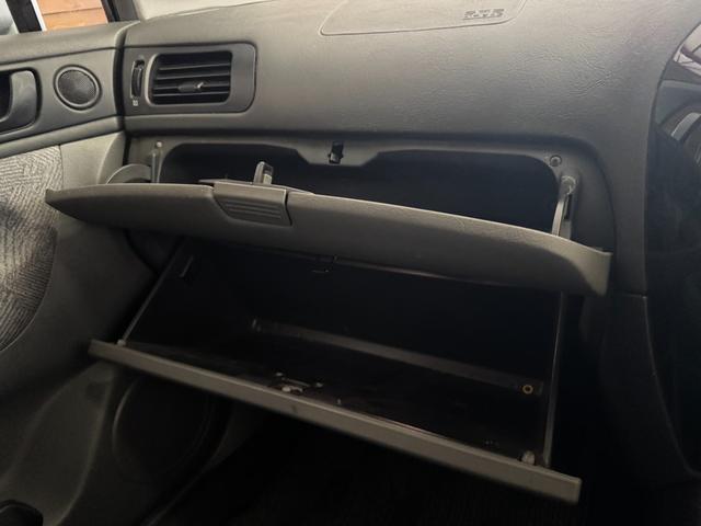 シャリオグランディス ツーリング　７人乗り　ＣＤ／ＭＤプレイヤー　ＥＴＣ　オートライト　電動格納ミラー　ルーフレール　純正１５インチアルミホイール　フロアマット（24枚目）