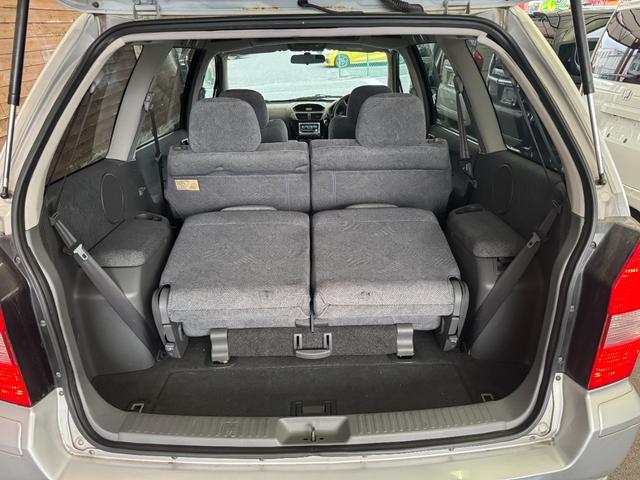 シャリオグランディス ツーリング　７人乗り　ＣＤ／ＭＤプレイヤー　ＥＴＣ　オートライト　電動格納ミラー　ルーフレール　純正１５インチアルミホイール　フロアマット（26枚目）