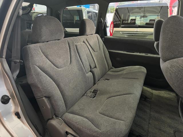 シャリオグランディス ツーリング　７人乗り　ＣＤ／ＭＤプレイヤー　ＥＴＣ　オートライト　電動格納ミラー　ルーフレール　純正１５インチアルミホイール　フロアマット（29枚目）