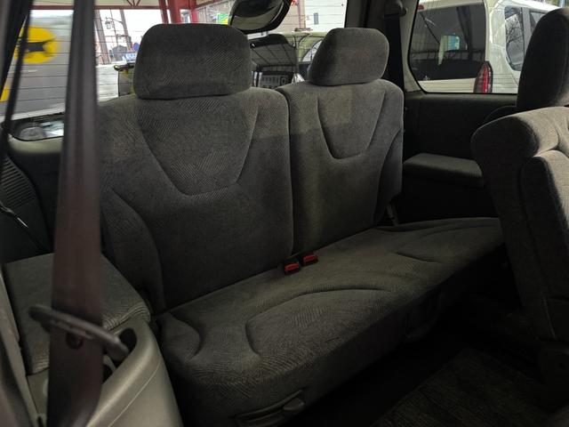 シャリオグランディス ツーリング　７人乗り　ＣＤ／ＭＤプレイヤー　ＥＴＣ　オートライト　電動格納ミラー　ルーフレール　純正１５インチアルミホイール　フロアマット（30枚目）