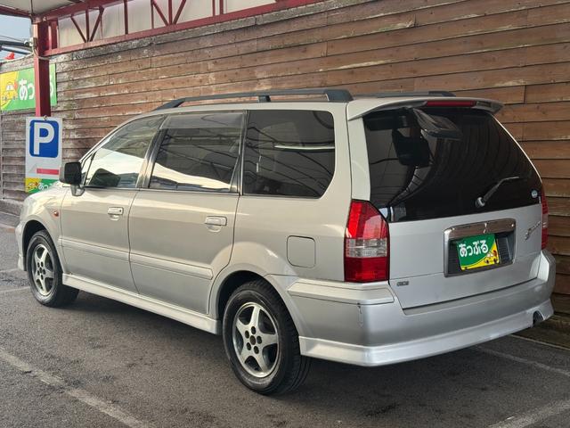 シャリオグランディス ツーリング　７人乗り　ＣＤ／ＭＤプレイヤー　ＥＴＣ　オートライト　電動格納ミラー　ルーフレール　純正１５インチアルミホイール　フロアマット（41枚目）