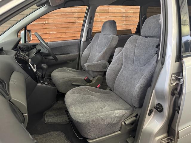 シャリオグランディス ツーリング　７人乗り　ＣＤ／ＭＤプレイヤー　ＥＴＣ　オートライト　電動格納ミラー　ルーフレール　純正１５インチアルミホイール　フロアマット（59枚目）