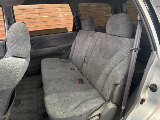 シャリオグランディス ツーリング　７人乗り　ＣＤ／ＭＤプレイヤー　ＥＴＣ　オートライト　電動格納ミラー　ルーフレール　純正１５インチアルミホイール　フロアマット（60枚目）