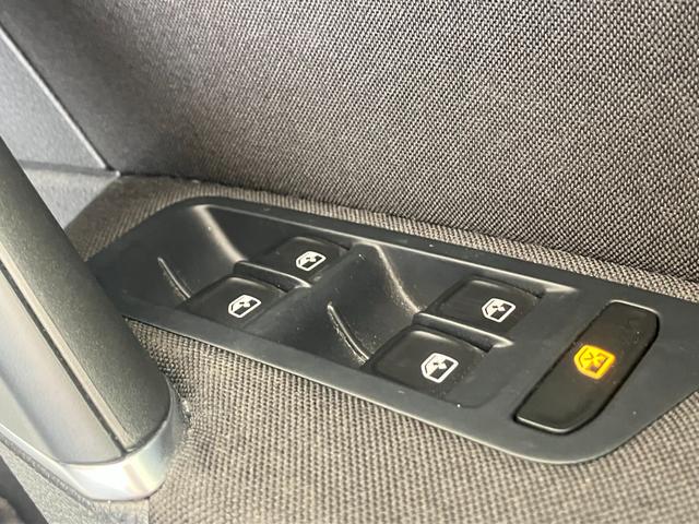 ゴルフ TSIコンフォートライン 純正ナビ フルセグ Bluetooth DISC バックカメラ ETC アダプティブクルーズ 衝突軽減 レーンキープ HIDオートライト スマートキー 電子パーキング ドアバイザー フロアマット(63枚目)