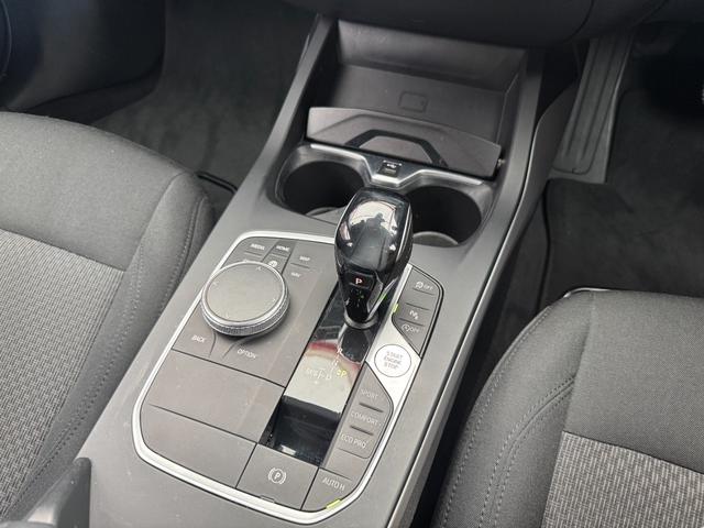 １シリーズ １１８ｉ　プレイ　純正ナビ　バックカメラ　Ｂｌｕｅｔｏｏｔｈ　ＥＴＣ　前後ドラレコ　クルーズコントロール　オートエアコン　ＬＥＤオートライト　純正１６インチアルミホイール（23枚目）