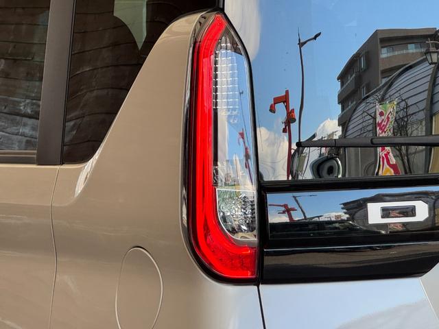 デリカミニ Ｔ　プレミアム　４ＷＤ　ターボ　両側パワスラ　デジタルインナーミラー　全周囲カメラ　アダプティブクルーズコントロール　半革シート　シートヒーター　ハンドルヒーター　オートエアコン　ＬＥＤオートライト　スマートキー（8枚目）